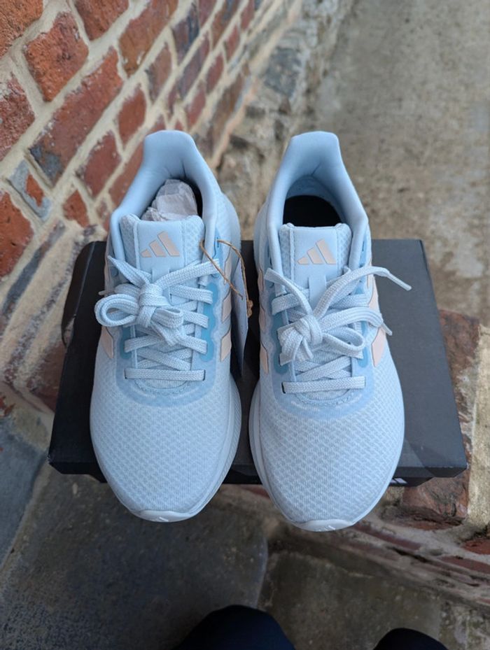 Basket running Adidas - Taille 37/5 - Neuf avec étiquette - photo numéro 3