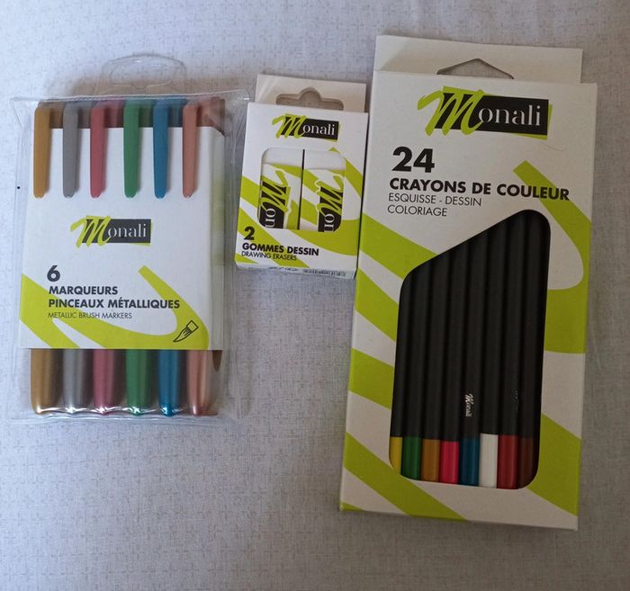 Lot de crayons, gommes , marqueurs