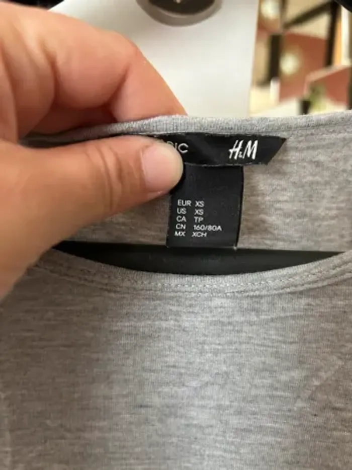 T-shirt H&M taille XS - photo numéro 4