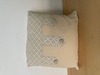 petit coussin beige