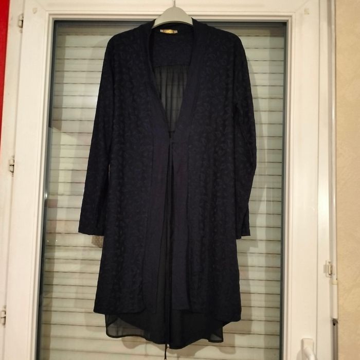 Gilet avec des détails de dentelle en très bon état - photo numéro 3