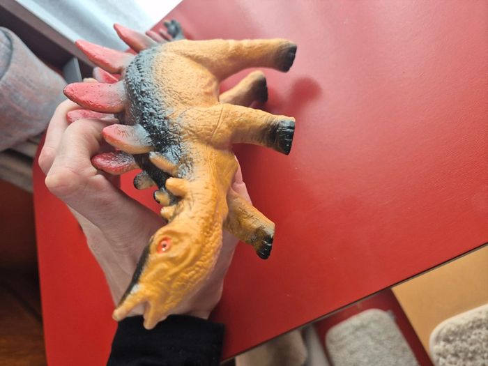 Dinosaure en plastique - photo numéro 2