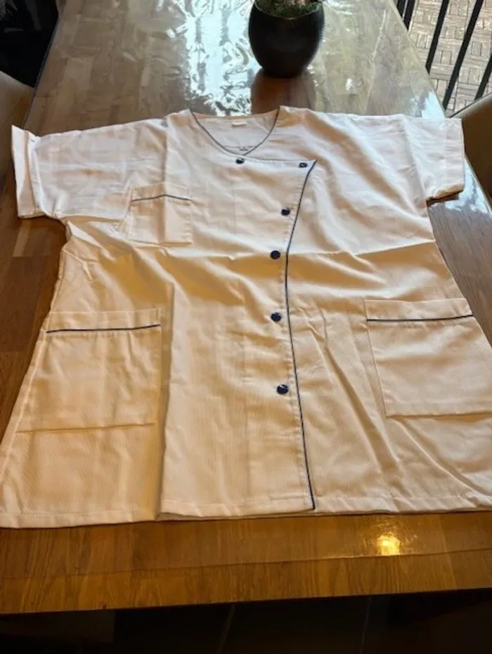 blouse de travail femme taille 42 / XL neuve - photo numéro 2