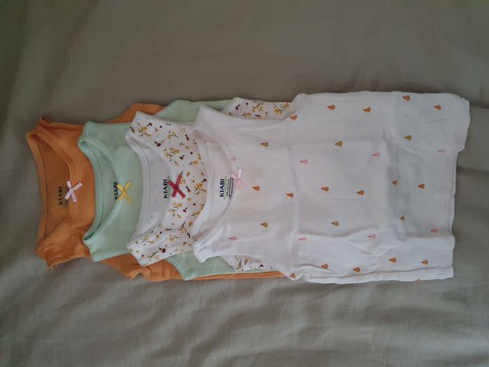 Lot de 4 débardeurs 12 mois