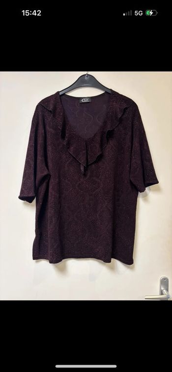 Joli haut prune foncé avec brillant Mode Paris taille 52 entre aisselles 64 cm