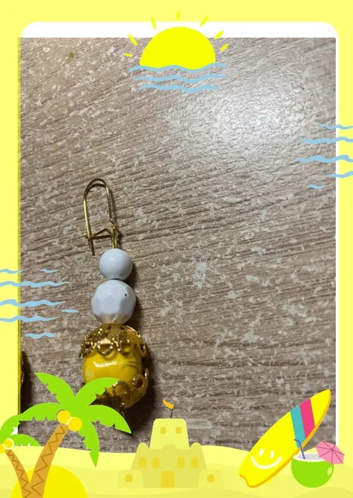 Boucles d'oreilles pendantes blanches dorées - photo numéro 2