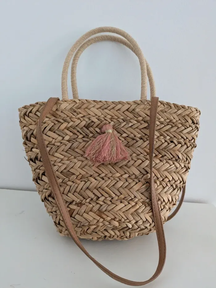 Petit panier en osier a pom-pom Kiabi pour enfants