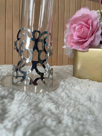 Bracelet Manchette en acier inoxydable argenté motif arabesque.