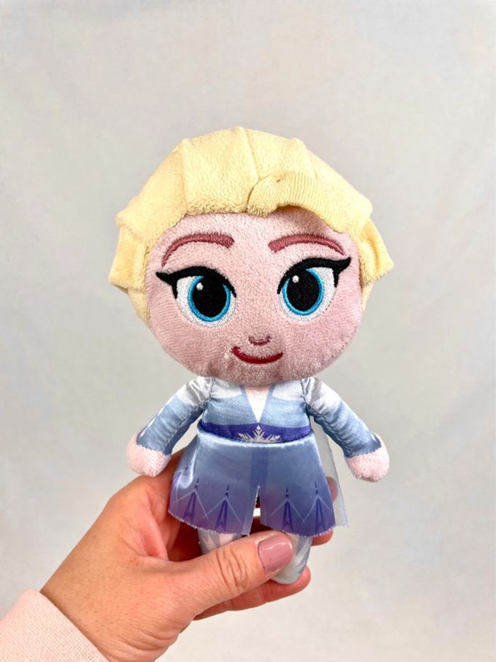 Peluche Disney Princesse Elsa la reine des neiges 2 - photo numéro 3