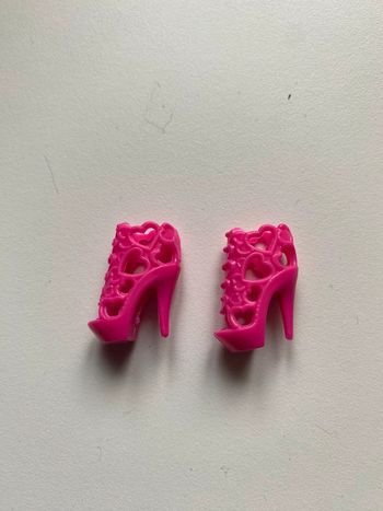 Chaussures rose pour poupée Barbie