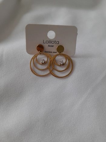 Boucles d'oreilles doré avec strass blanc neuve avec étiquette 🏷