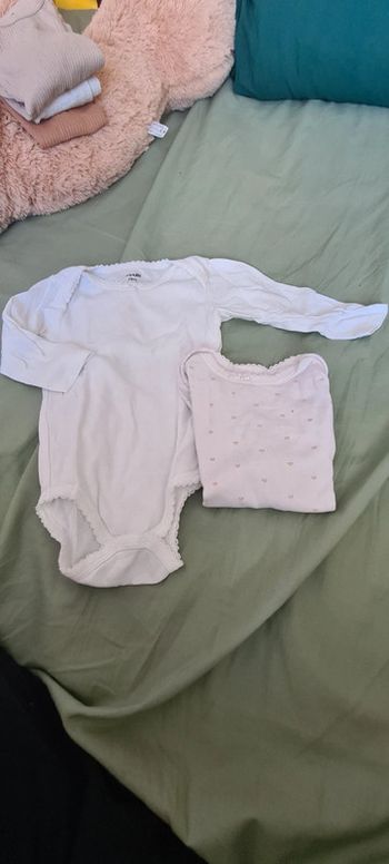 Lot de 2 bodies 100% coton.