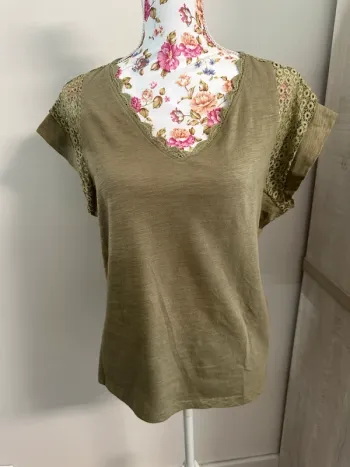 T-shirt avec dentelle dans le dos kaki