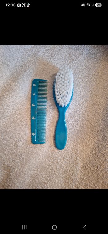 Lot peigne et brosse pour bebe
