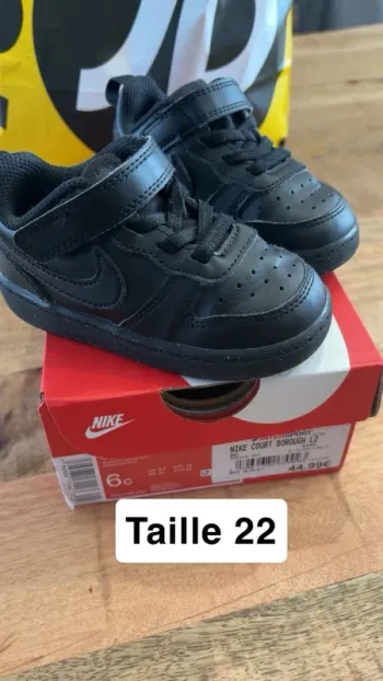 Basket Nike taille 22