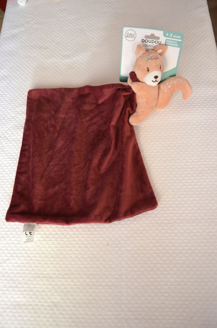 DOUDOU ECUREUIL ** DOUCEUR BEBE ** 1654