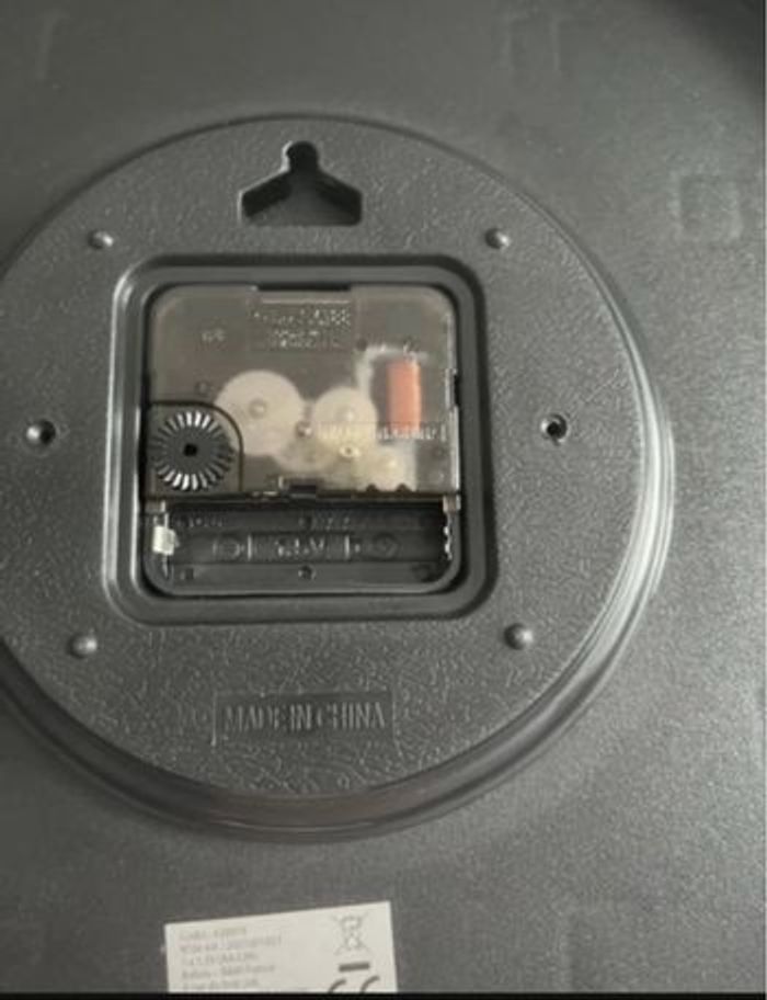 Horloge gris argentée - photo numéro 3