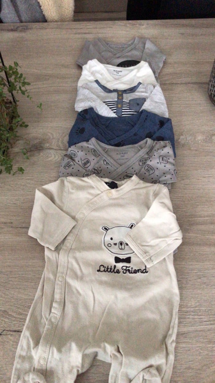 5 bodies 1 pyjama 1 mois