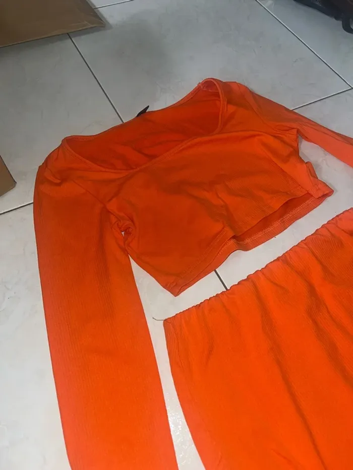 Ensemble orange - photo numéro 3