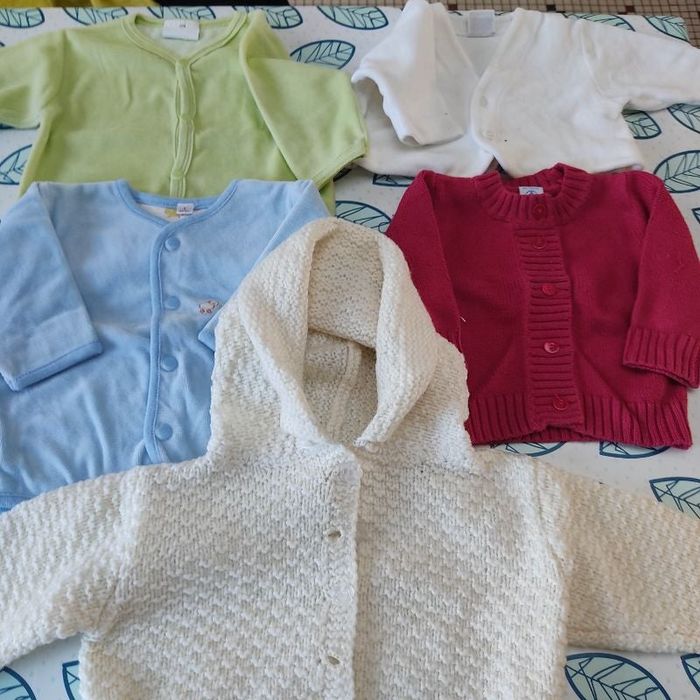 Lot de 5 gilets fille en 3 mois