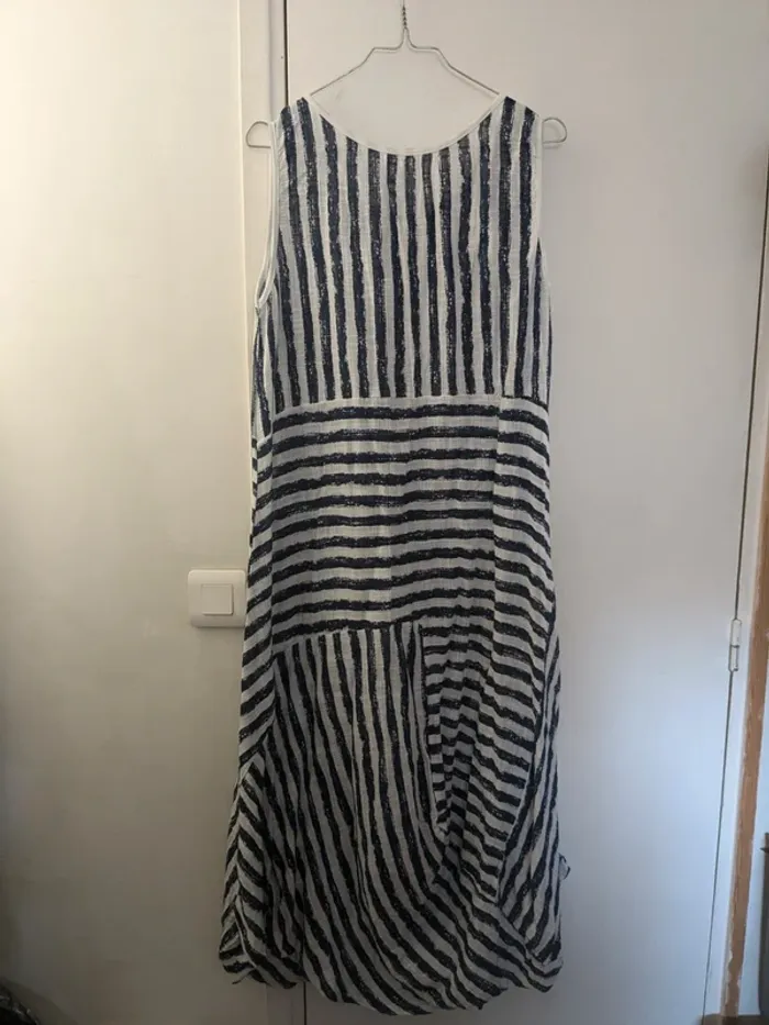 Robe longue d'été blanche et bleue T.L. - photo numéro 2