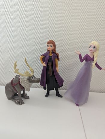 Lot de figurines Disney la reine des neiges Elsa, Anna et Sven