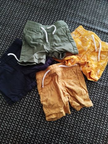 Lot de 4 shorts Primark taille 3 mois