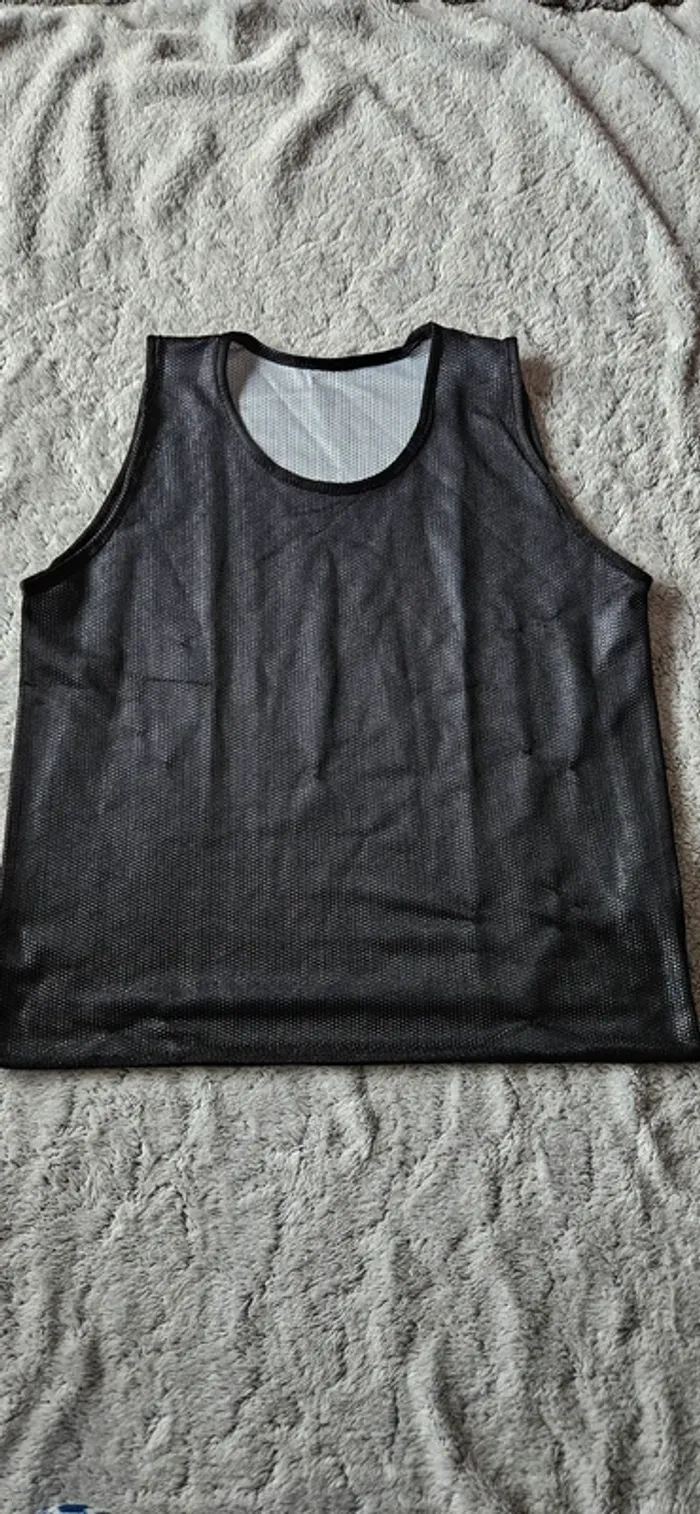 Ensemble sport + 1 haut 10 ans - photo numéro 5