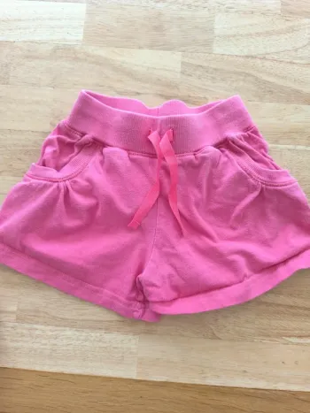 Short fille
