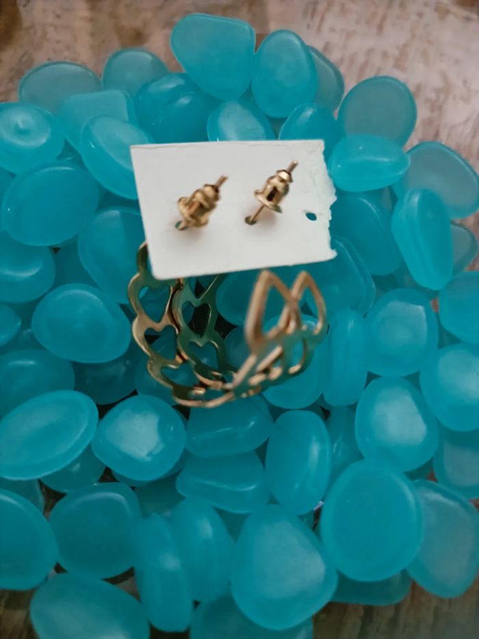 Boucles d'oreilles fantaisie coeurs - photo numéro 4
