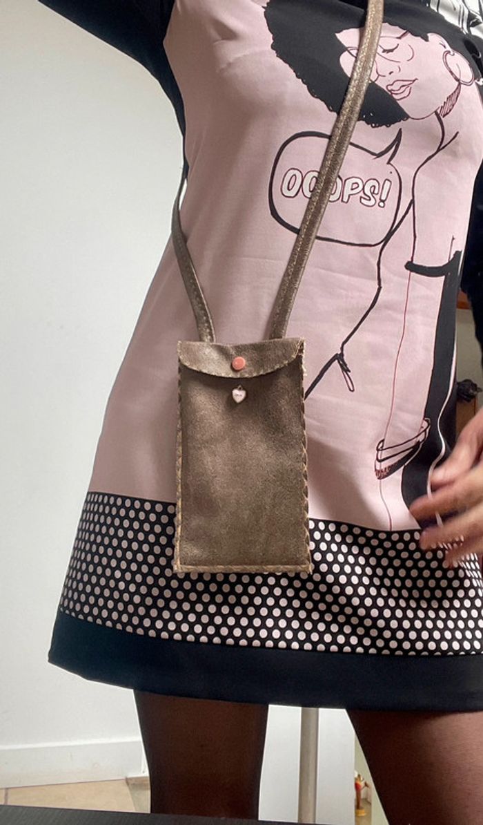 Joli pochette sac bandoulière pour 📞 portable neuve en suédine marron - photo numéro 8