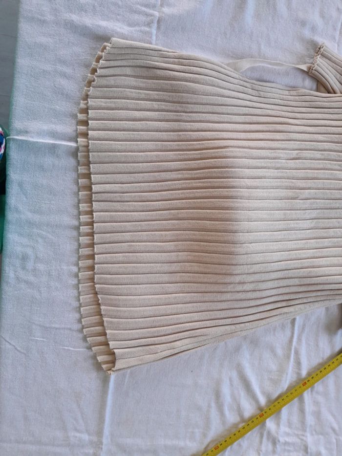 Jolie robe moulante fine longue effet légèrement évasée dans le bas - photo numéro 12