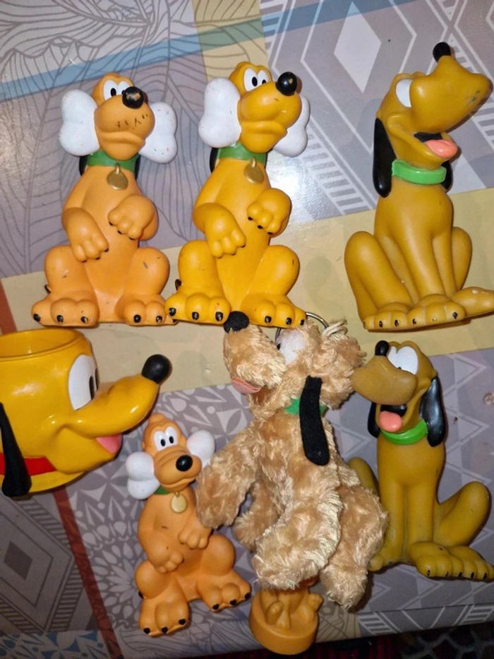 Lot figurines tasse et peluche pluto - photo numéro 3