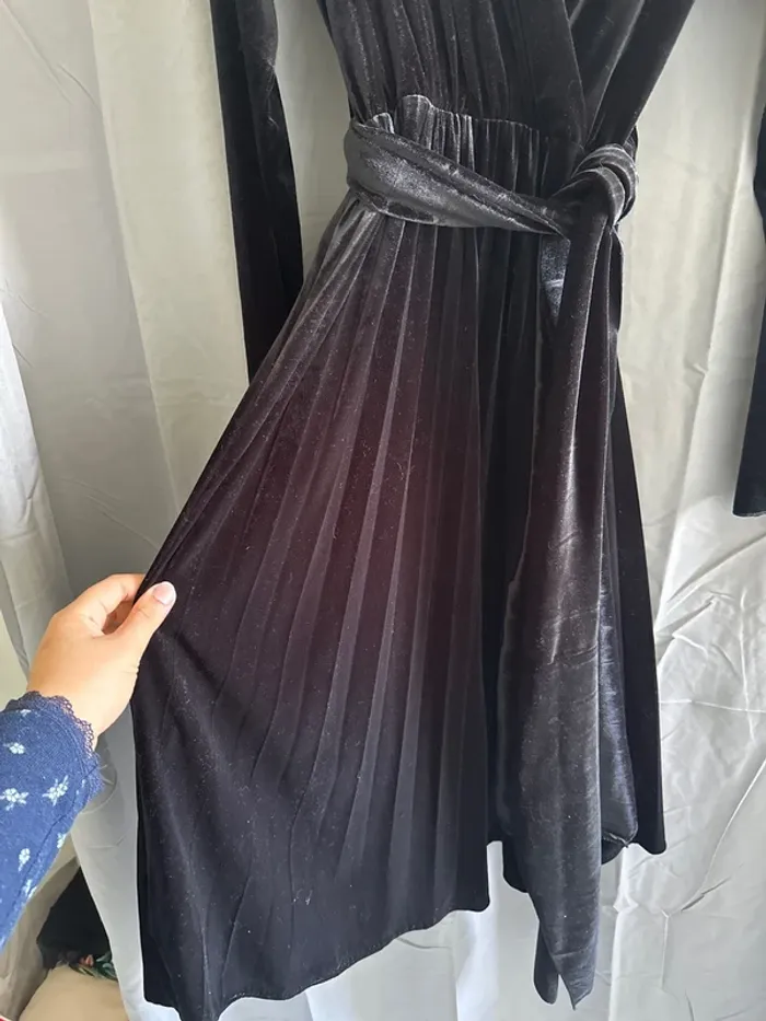 Robe mi-longue en velours plissée - photo numéro 2