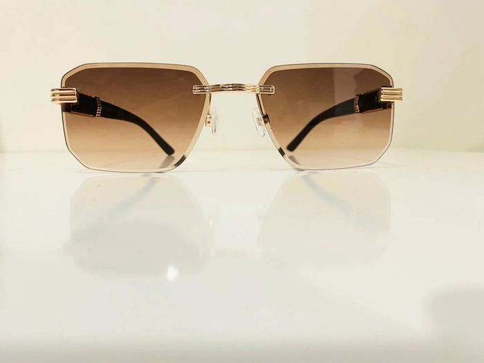 Lunette de soleil mixte sans cadre marron et dorée bras effet bois taille moyenne - photo numéro 4