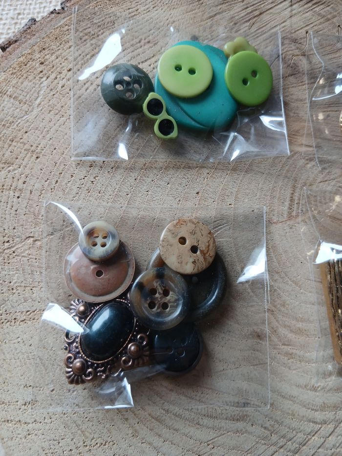 Lot de 4 sachets de boutons - photo numéro 2