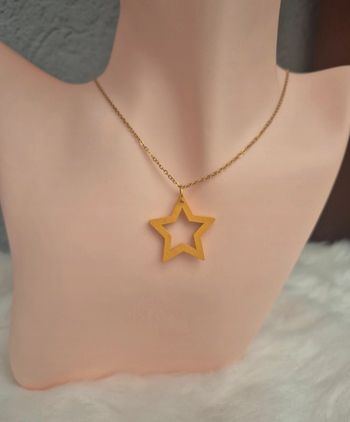 Collier étoile en bois moutarde et doré ✨💛🌟 #Collier #Étoile #Bois #Or