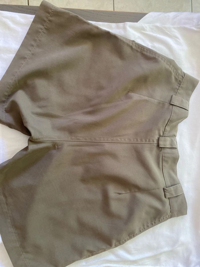 Short kaki - photo numéro 3