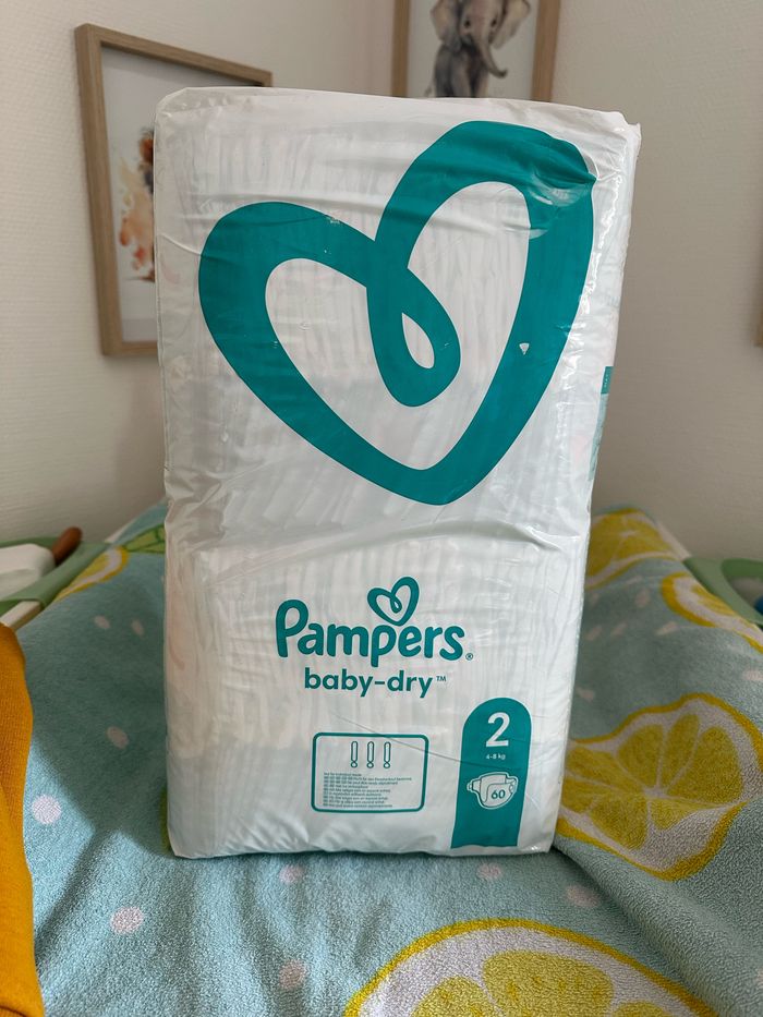 Couches Pampers taille 2