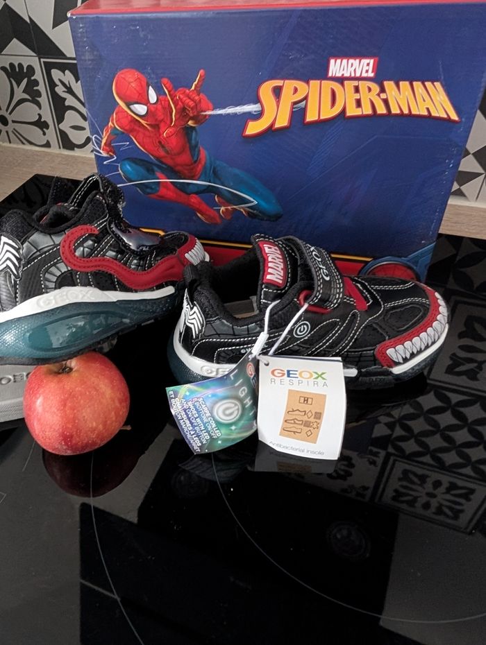 Baskets clignotants garçon. Taille 24. Neuf. Geox - photo numéro 8