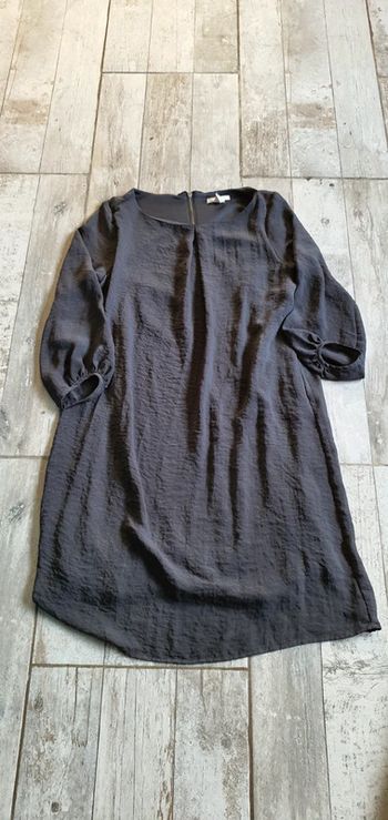 Très belle robe de chez H&M taille 34 en très bon état 👌