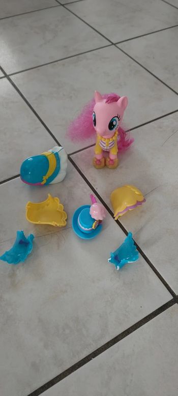 Poney avec accessoires