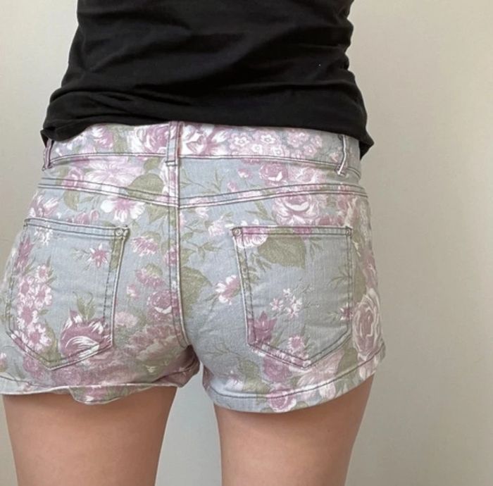 Short à fleurs - photo numéro 2