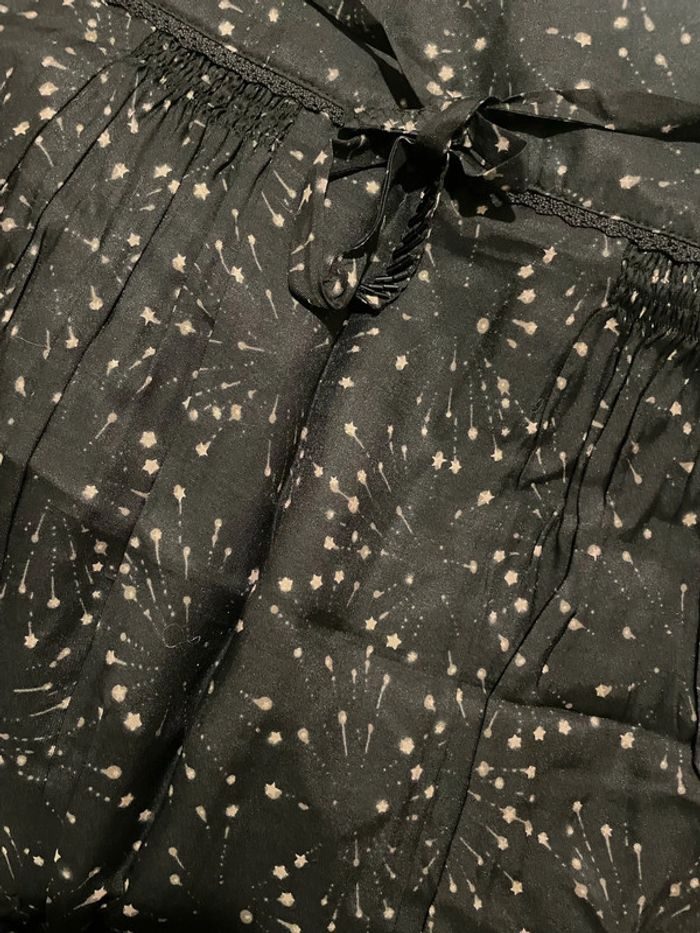 Jupe taille haute fluide évasée noir motifs doré avec ceinture DDP taille XS - photo numéro 5