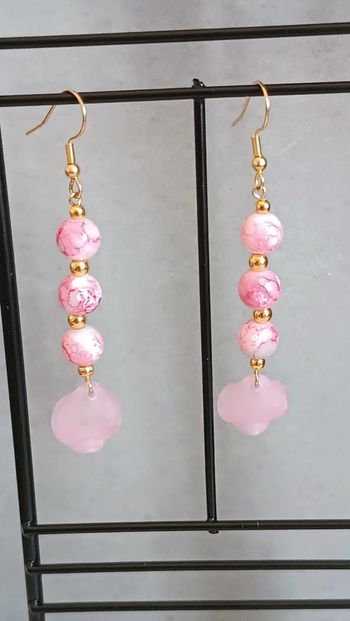 Jolie paire de boucles d'oreilles pendantes