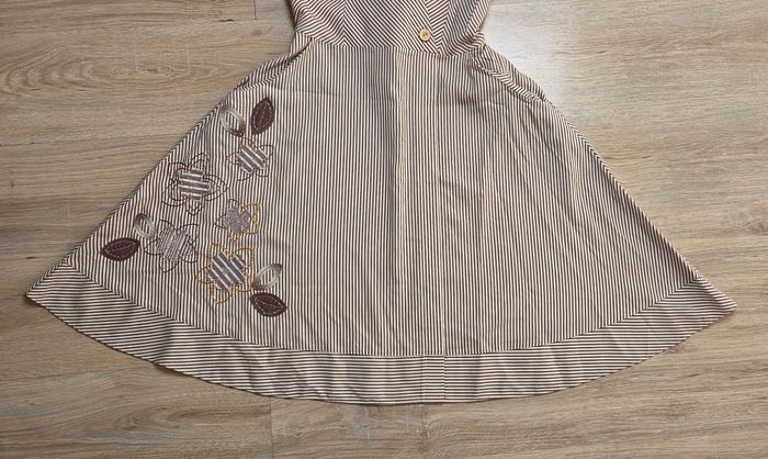 Robe Un jour Ailleurs taille 42 beige et blanche en très bon état - photo numéro 4