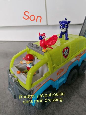 Véhicule camion jungle sauvetage pat patrouille avec ryder, fait du bruit