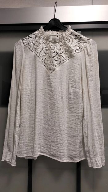 Chemisier blanc dentelé