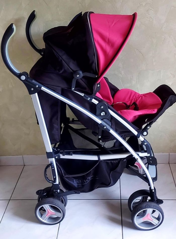 Poussette de couleur noire et framboise avec son ombrelle - photo numéro 5