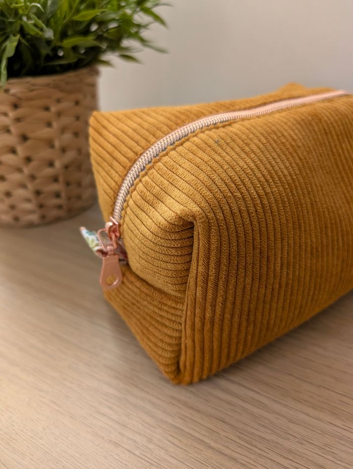 Trousse matelassée pour rangement maquillage ou autre - photo numéro 4
